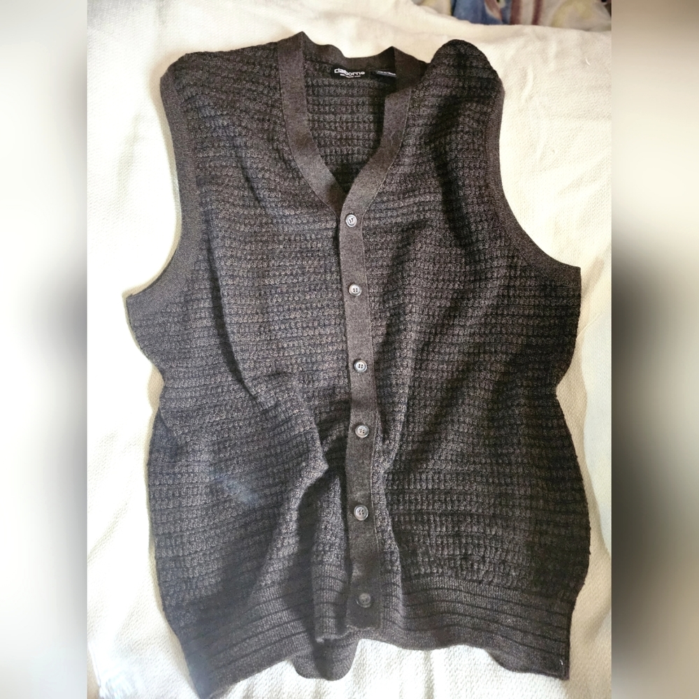 Claiborne. Men's wool vest